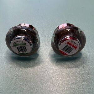 Sistaco nail powders in Red and Forest Green